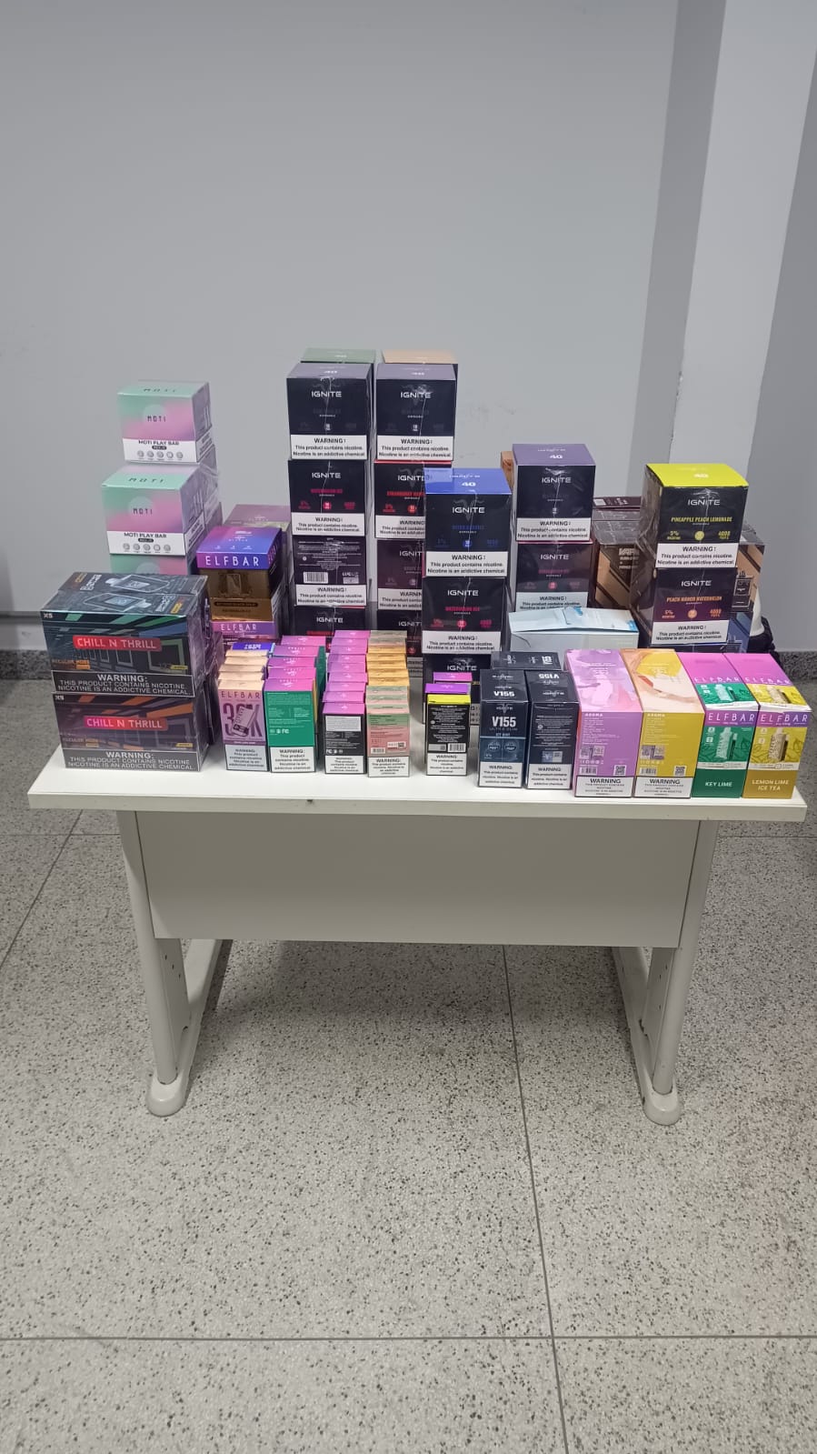 Operação da Polícia Militar Rodoviária Recupera Veículo Furtado e Apreende Contrabando