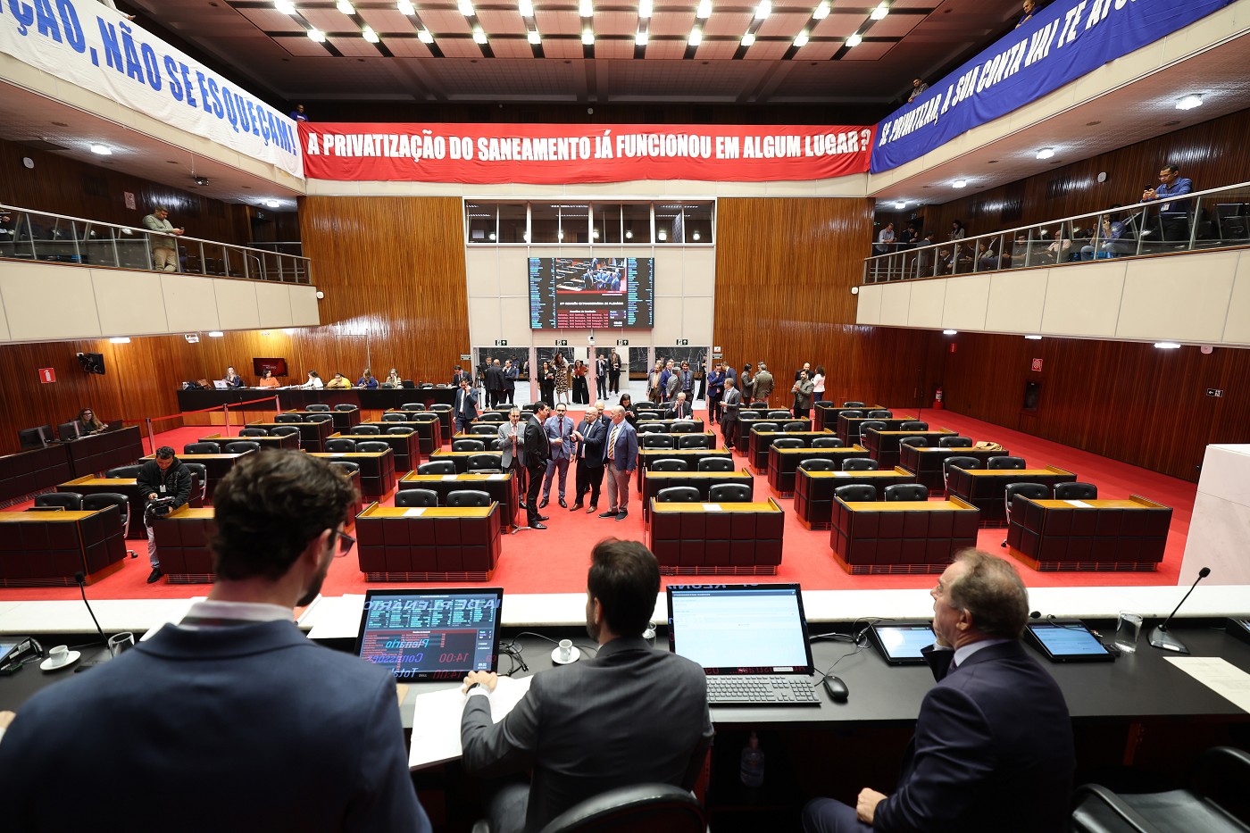 Aprovado em 1º turno projeto do governador para privatização da Copasa